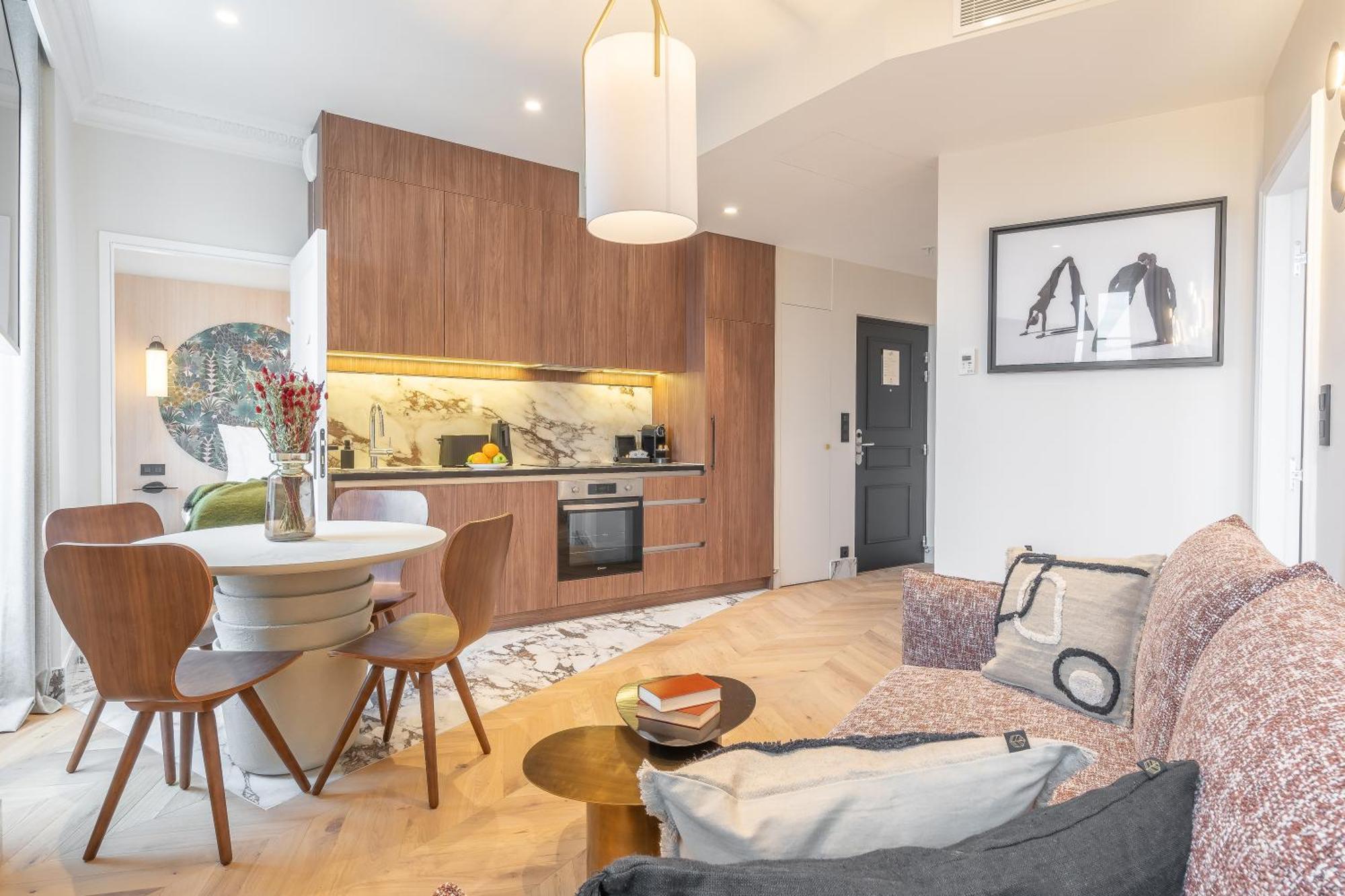 Appartamento con 2 Camere da Letto e Balcone - 55 m²